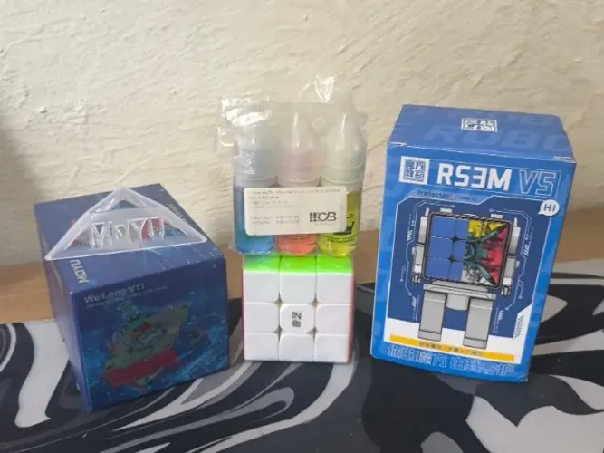 Cubo Magico MoYu Weilong V11 20M + Cubo MágicoRS3M V5 Ambos Maglev BallCore c/ Robo + Lube