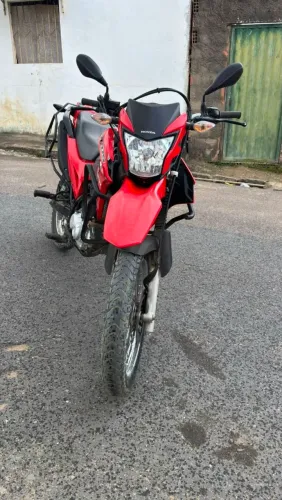 Moto bross vermelha 2023
