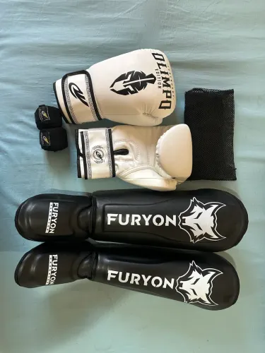 Luva de boxe / Muay Thai / Caneleira e bandagem 