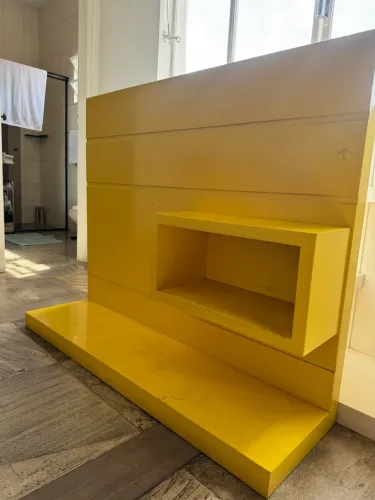 Estante Expositor Amarelo com Nicho Laqueado Painel Decoração