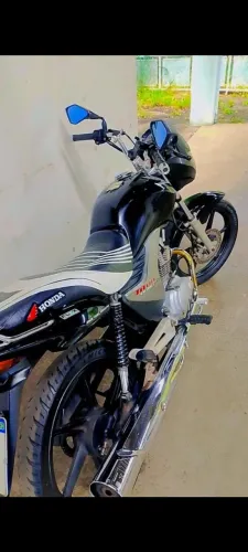 Vendo Titan em ótimo estado