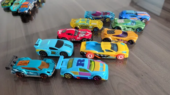 Lote 10 (dez) miniaturas HotWheels (modelos fantasia)