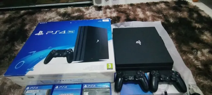 Ps4 pro 1TB semi-novo