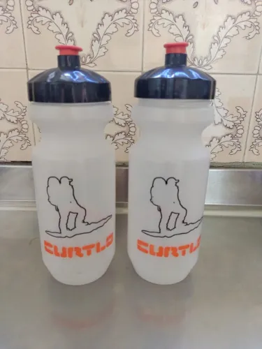 2 Squeeze Curtlo
