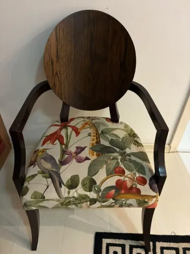 Duas poltronas madeira maciça
