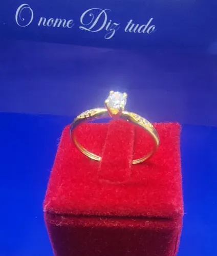 Anel Soitário 15 Anos 6 Diamantes 0.5 mm Zircônia 5 mm Ouro 18 Kilates Peso 1.25 Gramas
