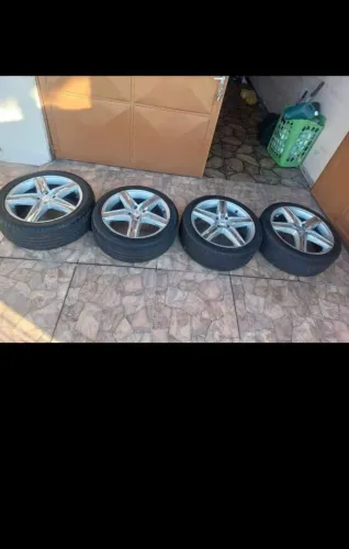 Vendo Rodas 17 4x100 pneus 205/50 meia vida vai um pneu reserva junto no brique