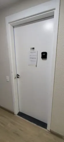 Porta Branca com fechadura