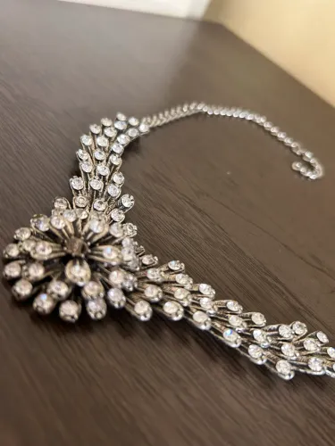Colar Festa Elegante com Strass (Semi-novo)