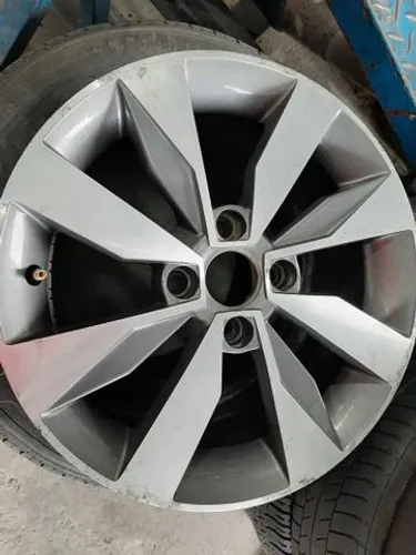 Roda aro 15 Prata Volkswagen Voyage Power 4x100 jogo novo