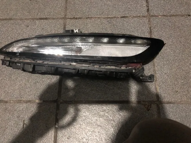 Farol jeep cherokee 2016