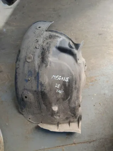 Parabarro dianteiro esquerdo parte trás Renault Megane