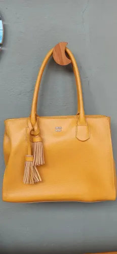 BOLSA AREZZO GIORNO MOSTARDA GRANDE NOVA NUNCA USADA 