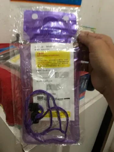 Capinha Impermeável para Celular com Cordão