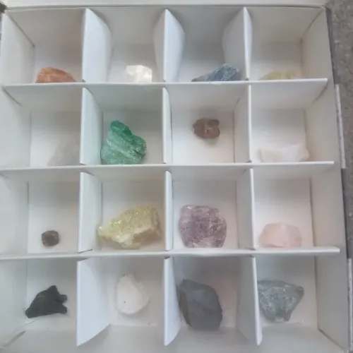 Coleção de 16 minerais e rochas do Brasil