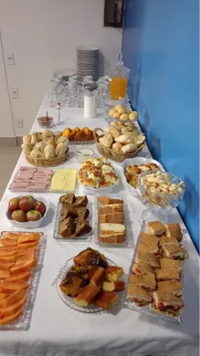Buffet de café da manhã completo