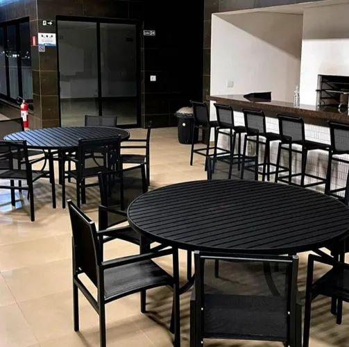 Conjunto de Mesa e Cadeiras para Área Externa