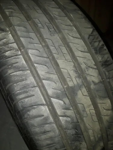 Pneus giti aro 19 235/50r 19 700 reais  os dois  pneus 