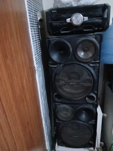 SOM SONY SEMI NOVO POUCO TEMPO DE USO..