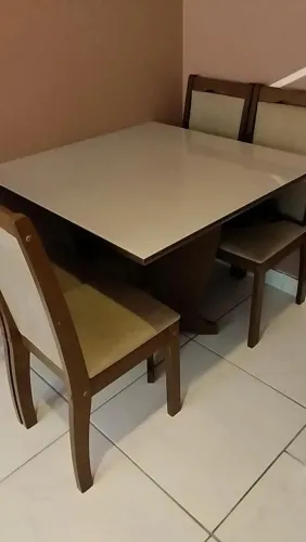 Mesa quadrada vidro laqueado rose + jogo de 4 cadeiras 