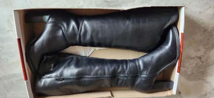 Botas de couro pretas