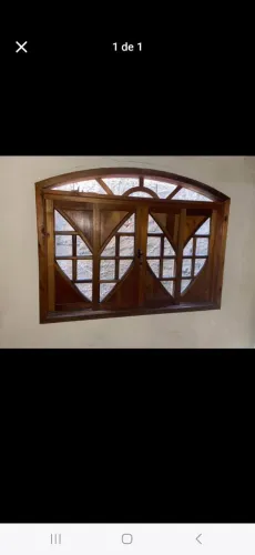 Vendo janelas colônias de madeira pura completa com vidro e fechadura 1,20 x 1,50 mts