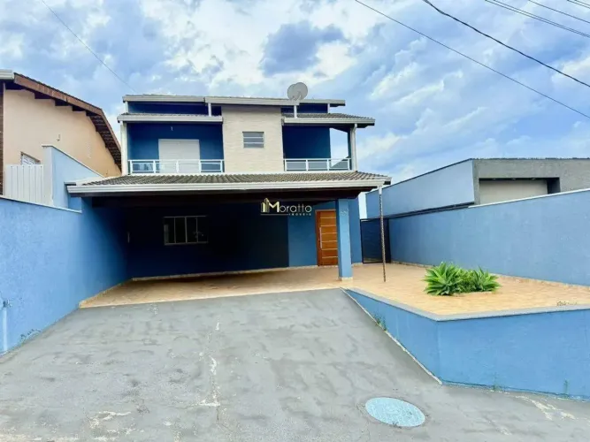 Sobrado à venda no Condomínio Portal da Serra 3 dormitórios, suíte, quintal com churrasqu