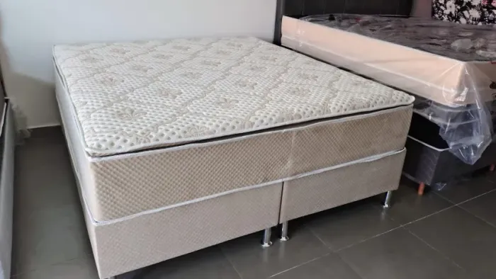 CAMA DE LUXO COM 78 CENTIMETROS DE ALTURA