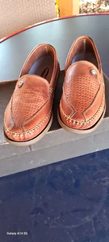 Par de sapato mocassim masculino em couro- marron - n° 38 BR