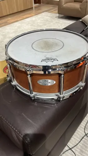 Caixa Pearl Free Floating Mahogany 14x6,5? zerada