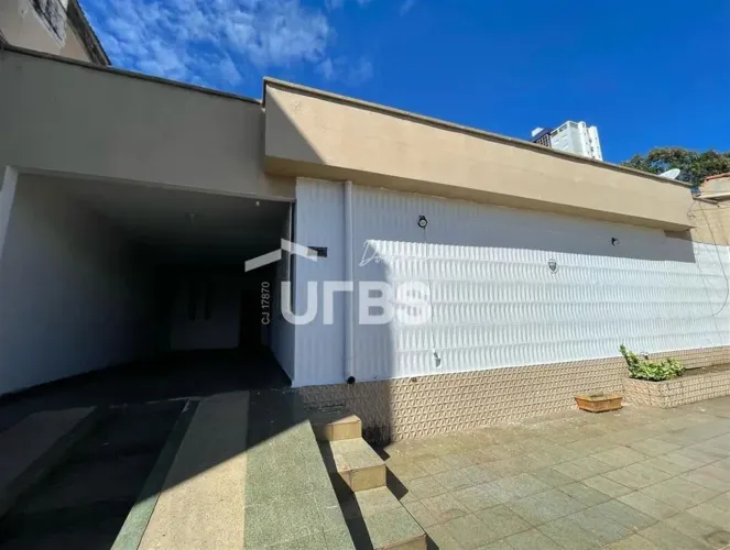 Casa térrea no Setor Aeroporto com 418m² de área construída
