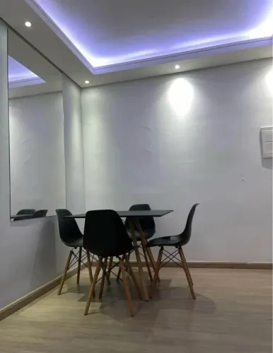 Mesa de Jantar Moderna com 4 Cadeiras