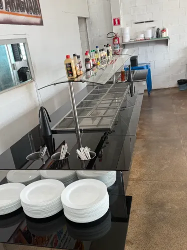 Vendo um buffer com 5 mesas de Angeli pedra e outros equipamentos para restaurante 