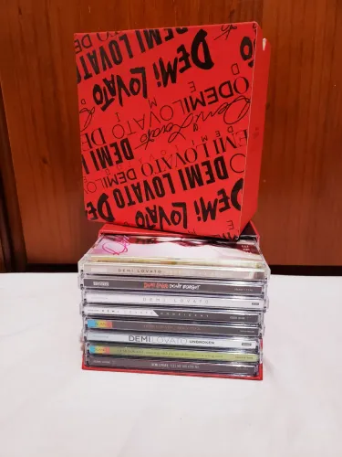 Coleção de CDs Demi Lovato