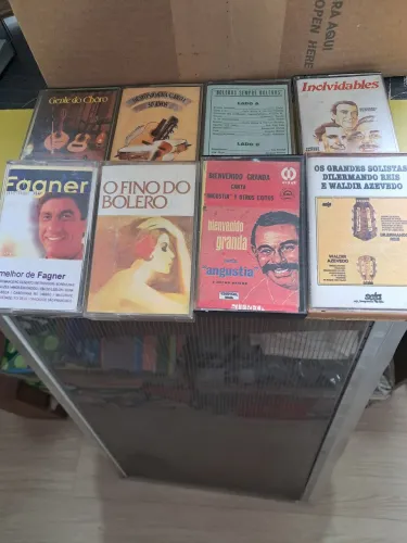 Fitas K7 originais e gravadas.Filmes Cd 25 k7 orig.54 k7 grav. Filmes 8 grav. 2 orig.