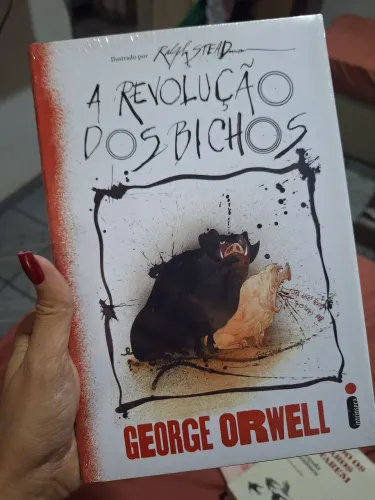 Livro A Revolução dos Bichos - George Orwell (Capa dura)