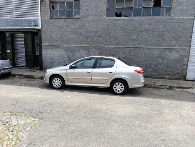 Peugeot 207 Sed. Passion XR Sport 1.4 Flex 8V 4P 2013