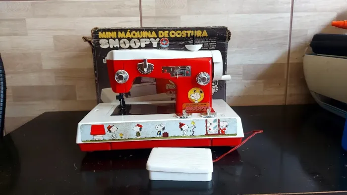 Mini Máquina de Costura Snoopy - Brinquedo