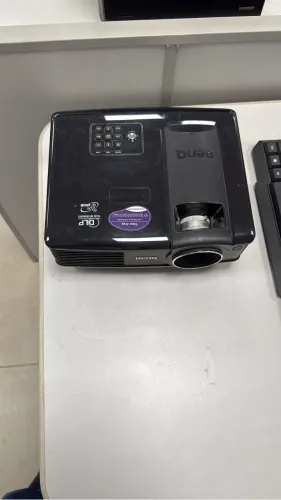 Data show, projetor de imagem semi novo 