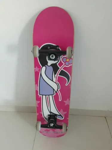 Skate semi novo
