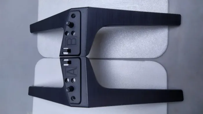 Pés/ Pedestal para TV LG 60" e 65" com os parafusos.