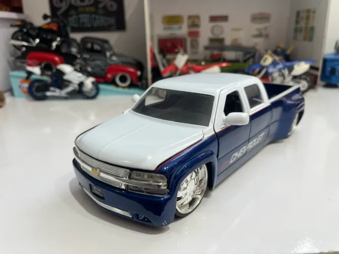 Miniatura Silverado 99 