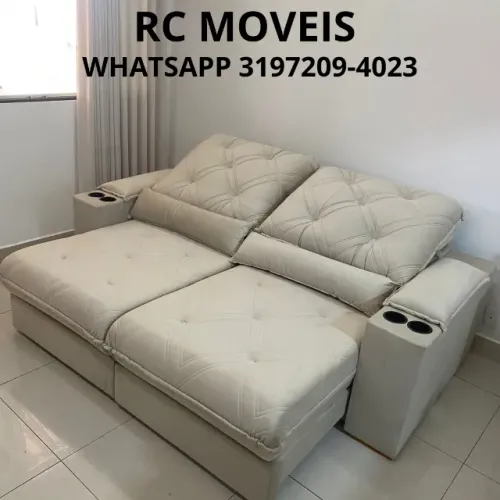 Sofá Cuiabá Retrátil e Reclinável com Porta-Copos - Molas Ensacadas e Braço Fofão