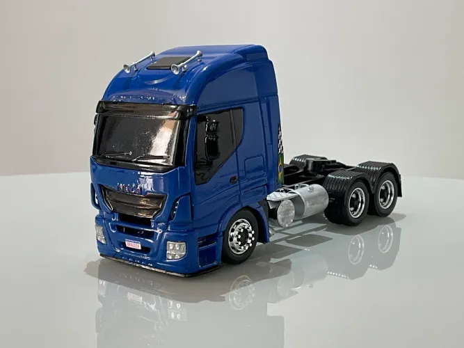 Miniatura Iveco Hi-Way - Perfeita para Colecionadores!