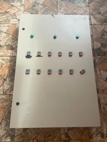 Quadro de Distribuição Elétrica Completo 1,20 x 80 vendo separado