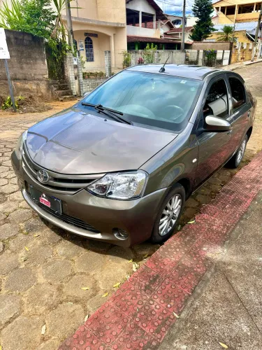 Toyota Etios Sedan 1.5 2017/u2016 - Manual, cor cinza