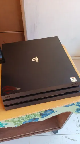 Playstation 4 PRO| SSD 1TB| 2 controles