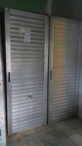 Portas de Alumínio com Venezianas - Novas