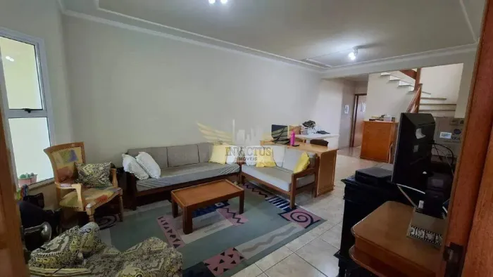 Sobrado com 4 Quartos para Comprar, 200m² - Santa Maria, Santo André/SP.