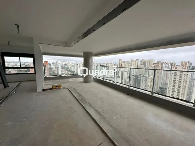 Balkon - Apartamento à venda, com 211 m², 3 suítes, 3 banheiros, 3 garagens - Campo Belo -